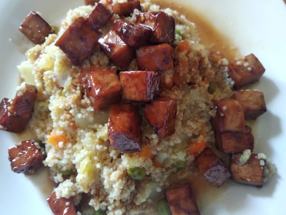 cous cous con tofu braseado